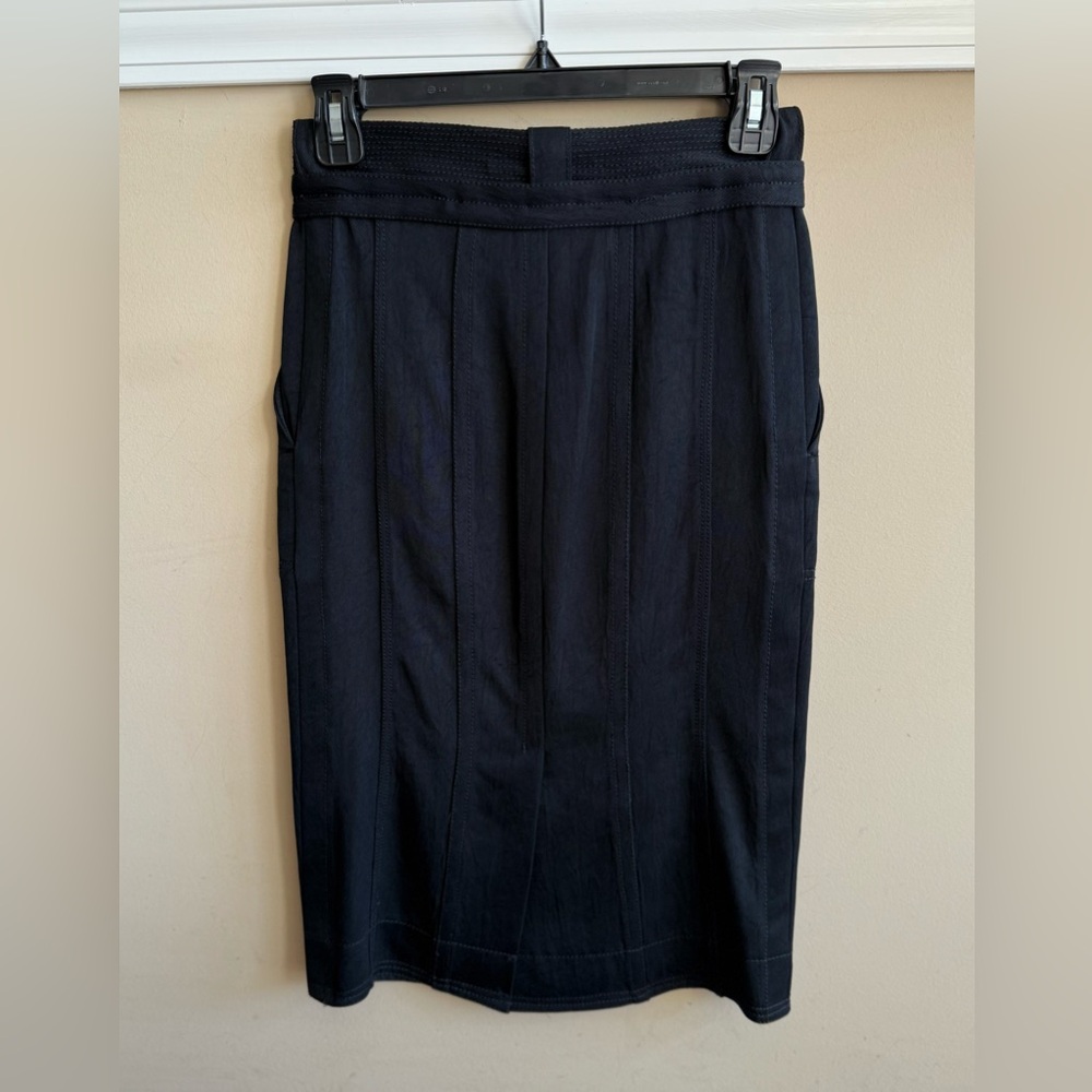 Marc Jacobs Black Pencil Skirt with Button Detailing, Size 0. - Picture 2 of 8